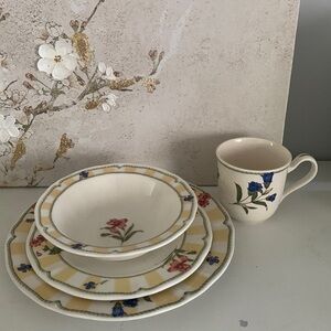 Homecraft by Noritake Ireland 9212 Summer Estate 1 set‎ of 4, mug & plates